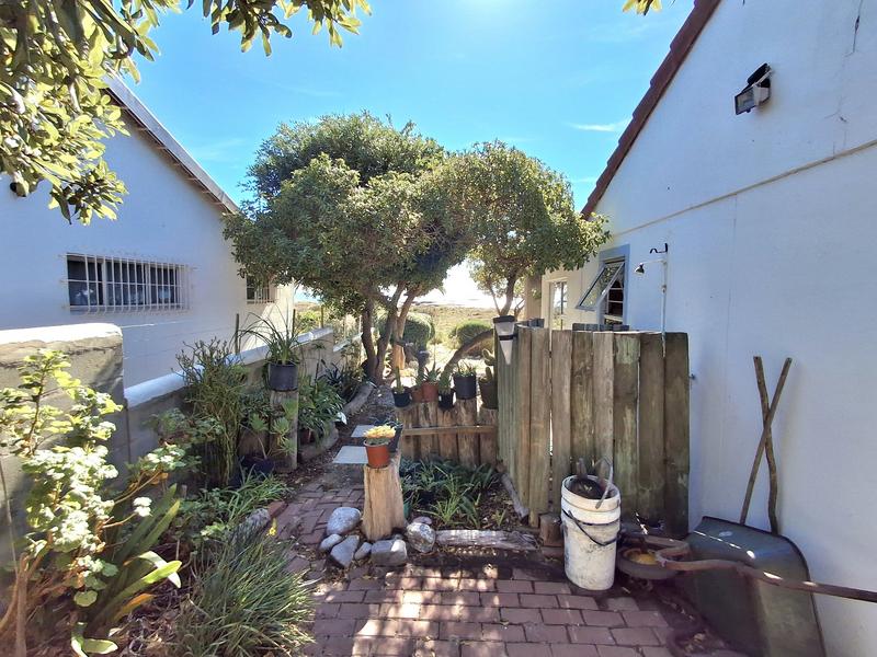2 Bedroom Property for Sale in Hannasbaai Western Cape